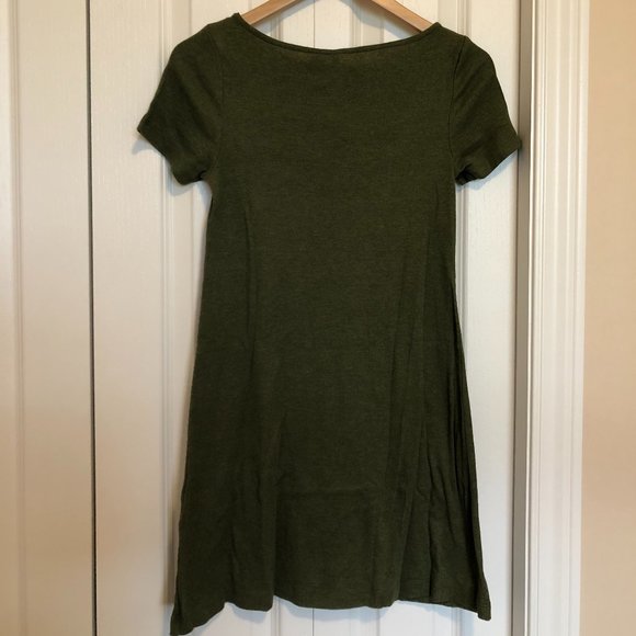 Simple Green Dress - Picture 2 of 3